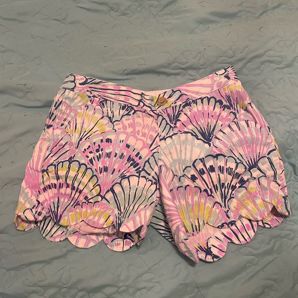 Beautiful LIKE NEW Lily Pulitzer buttercup shorts